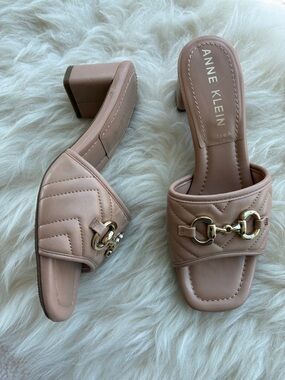 Anne Klein slides 6.5 flex tan